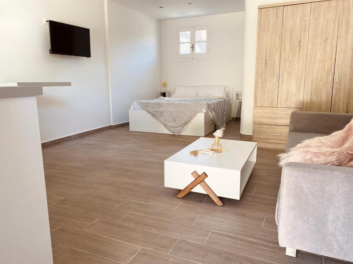 Louvros Luxury Suites Dassia  Zewnętrze zdjęcie
