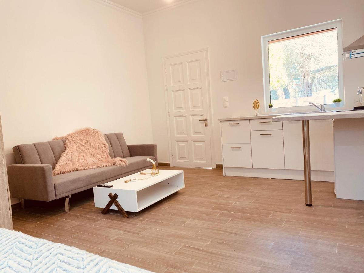 Louvros Luxury Suites Dassia  Zewnętrze zdjęcie