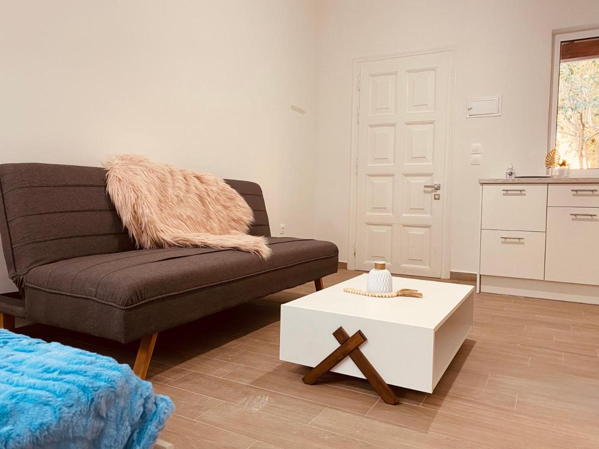 Louvros Luxury Suites Dassia  Zewnętrze zdjęcie