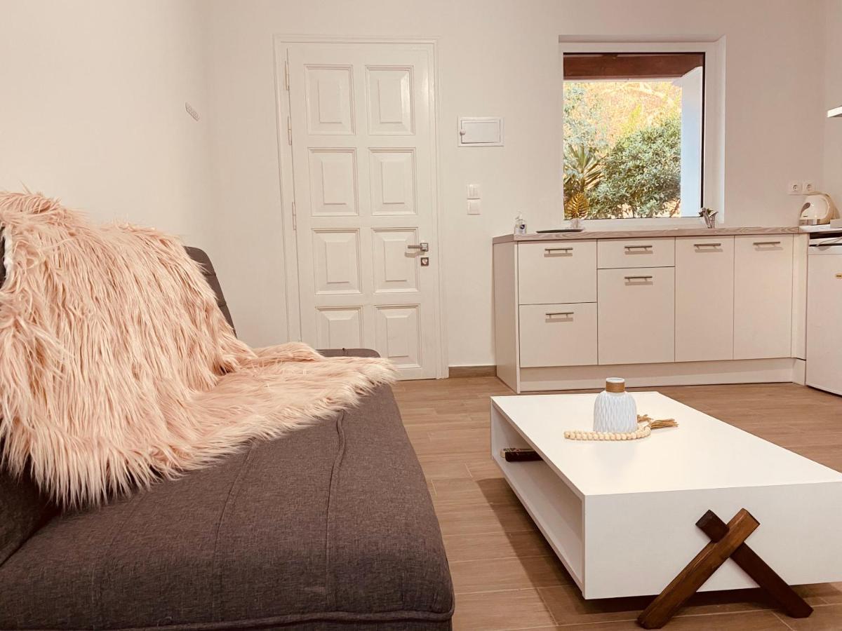 Louvros Luxury Suites Dassia  Zewnętrze zdjęcie