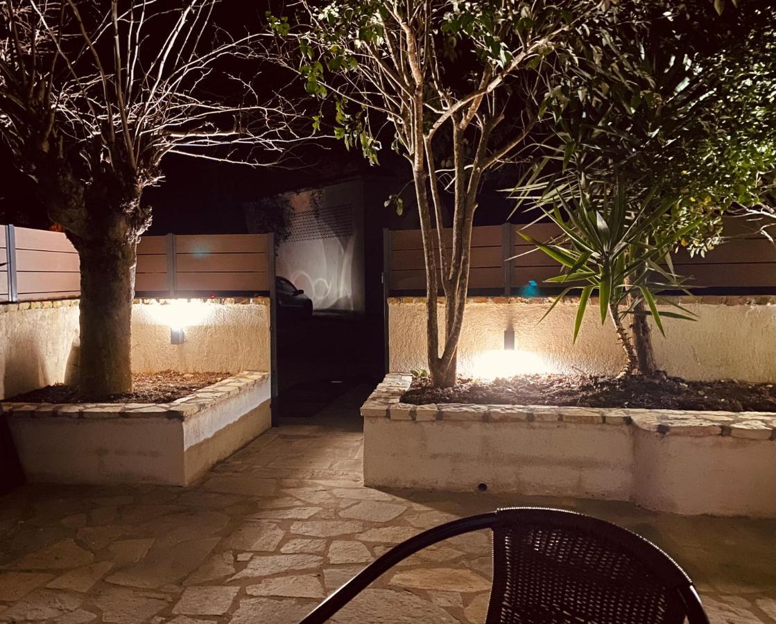Louvros Luxury Suites Dassia  Zewnętrze zdjęcie